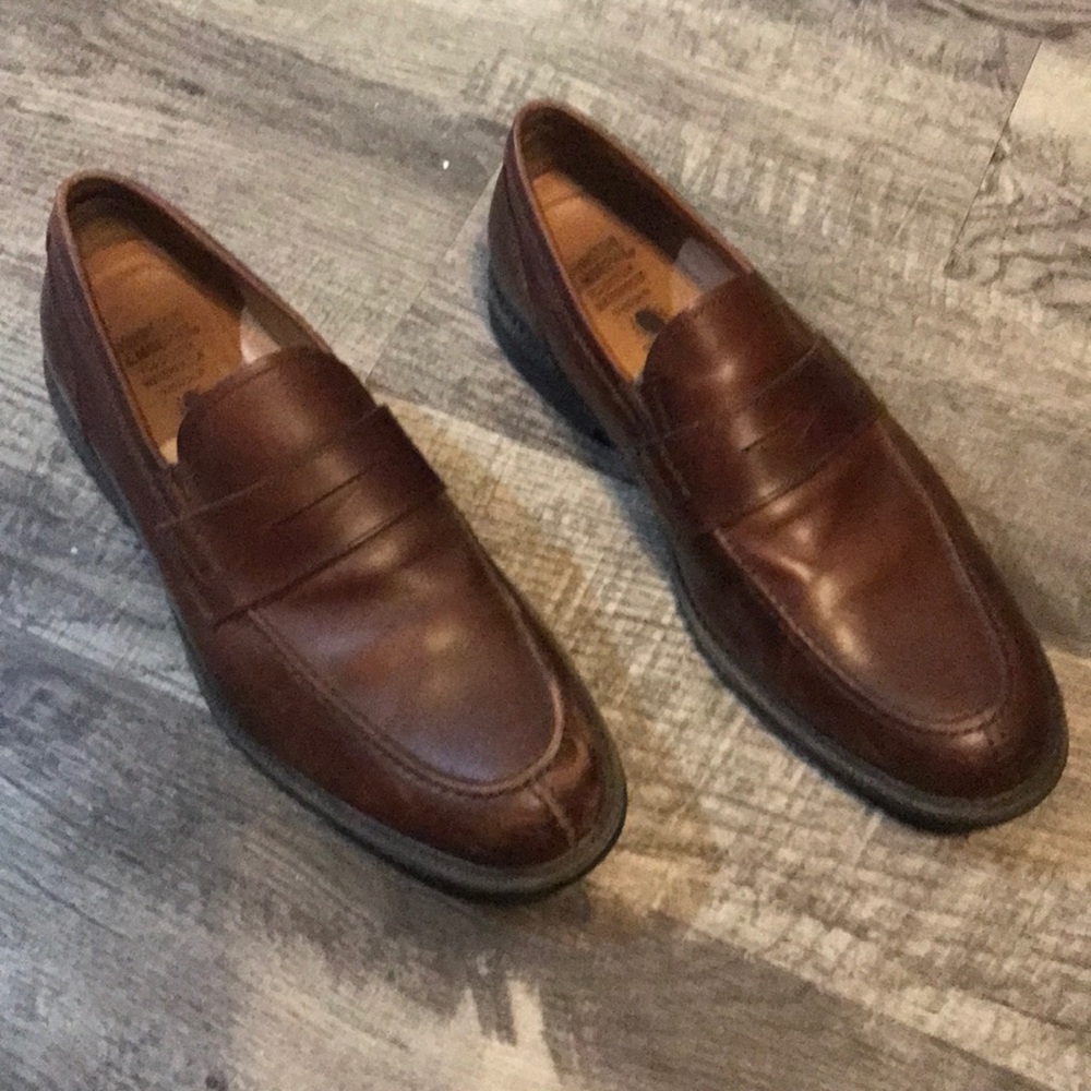 Men’s brown Johnston and Murphy dress shoes size 9